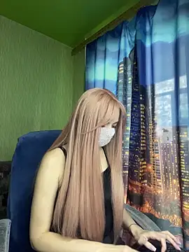 Snapshot of SophieBlackwood chatting on April 18, 9:13 am SophieBlackwood online show from April 18, 9:13 am
