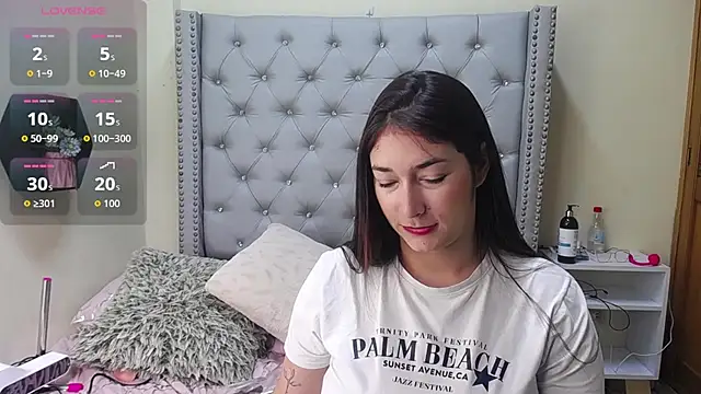 Snapshot of skarlett__36 chatting on March 9, 2:21 pm skarlett 36 online show from March 9, 2:21 pm