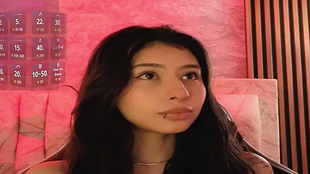 Snapshot of chloe_bluee_ chatting on March 21, 11:04 am chloe bluee online show from March 21, 11:04 am