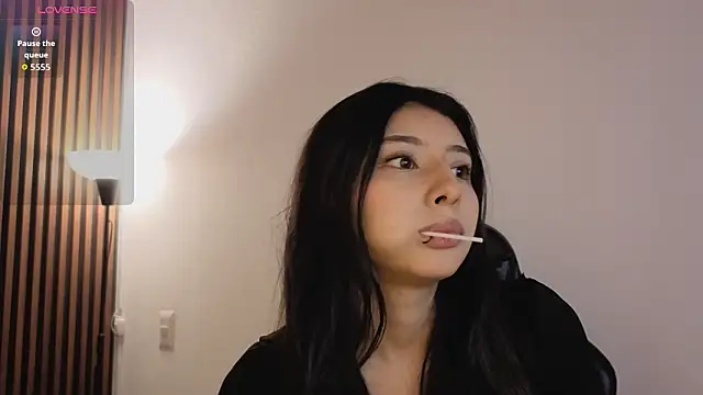 Snapshot of chloe_bluee_ chatting on March 23, 1:26 pm chloe bluee online show from March 23, 1:26 pm