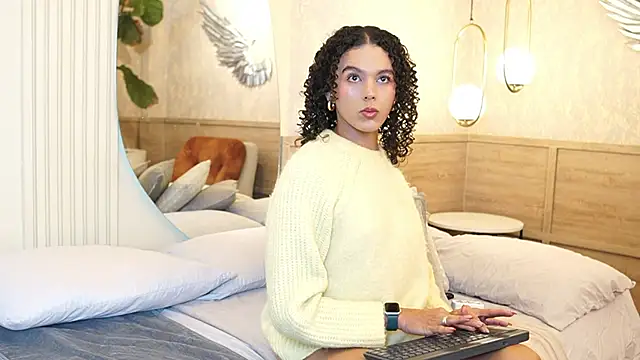 Snapshot of Luxa_Velvet chatting on February 23, 12:24 pm Luxa Velvet online show from February 23, 12:24 pm