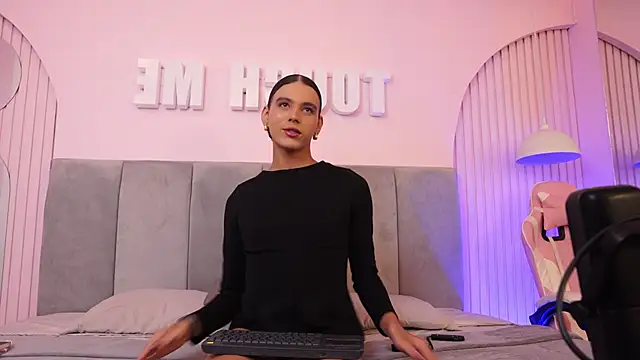 Snapshot of Luxa_Velvet chatting on March 24, 12:43 pm Luxa Velvet online show from March 24, 12:43 pm