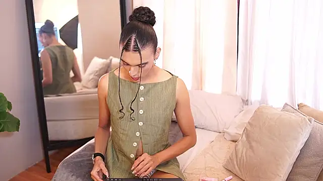 Snapshot of Luxa_Velvet chatting on April 1, 12:50 pm Luxa Velvet online show from April 1, 12:50 pm