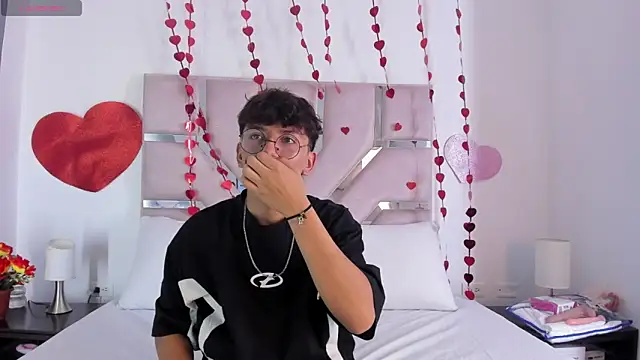 Angel Lux online show from February 26, 7:35 pm