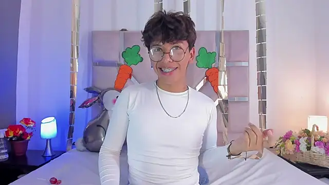 Angel Lux online show from April 4, 8:28 pm