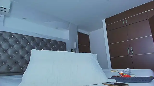 Snapshot of PapiLucca chatting on February 28, 4:30 pm PapiLucca online show from February 28, 4:30 pm