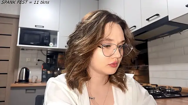 AinaSmith online show from March 18, 1:25 pm