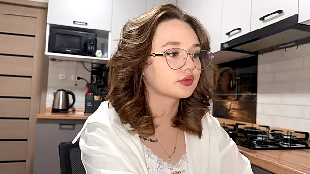 AinaSmith online show from March 19, 1:04 pm