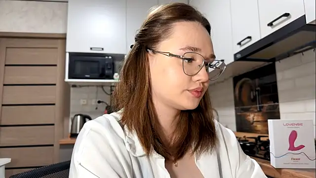 AinaSmith online show from March 24, 1:16 pm