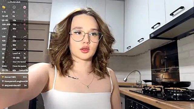 AinaSmith online show from March 27, 10:04 am