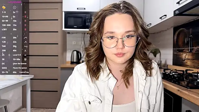 AinaSmith online show from April 3, 10:13 am