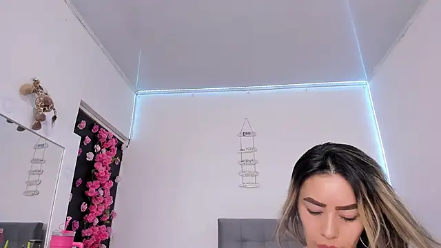 Snapshot of Ariana-Cobos chatting on March 19, 9:52 pm Ariana-Cobos online show from March 19, 9:52 pm