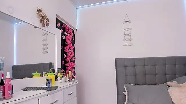 Snapshot of Ariana-Cobos chatting on April 2, 9:23 pm Ariana-Cobos online show from April 2, 9:23 pm