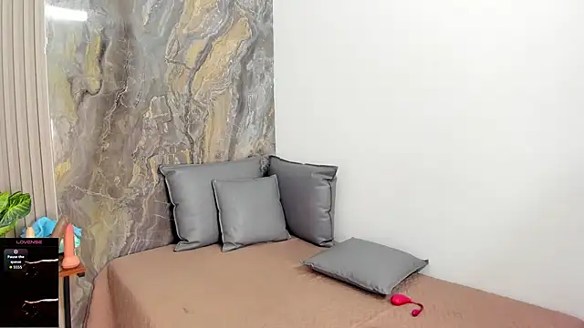 Snapshot of Dennise_Sinclair chatting on March 31, 7:36 pm Dennise Sinclair online show from March 31, 7:36 pm