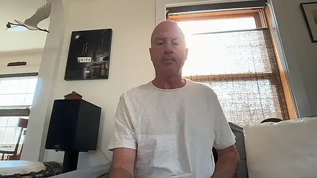 Snapshot of Guy__Grey chatting on April 10, 1:16 pm Guy Grey online show from April 10, 1:16 pm