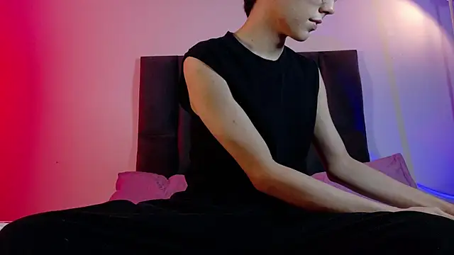 lui x dust online show from April 30, 3:57 am