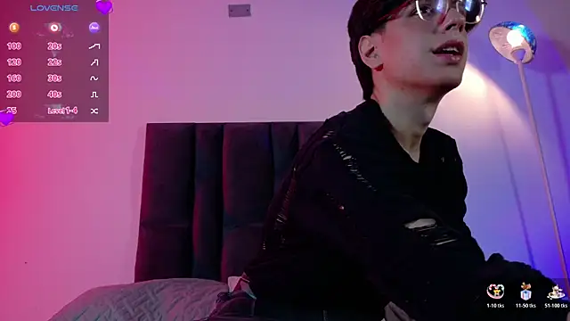 lui x dust online show from May 2, 3:00 am