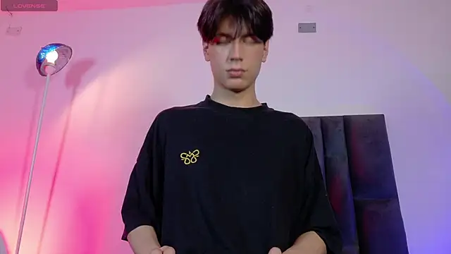 lui x dust online show from May 12, 2:41 am