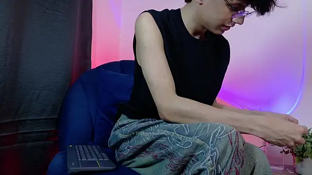 lui x dust online show from May 16, 3:25 am