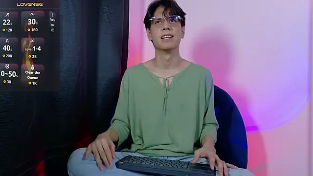 lui x dust online show from May 18, 4:07 am