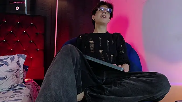 lui x dust online show from June 22, 7:55 pm