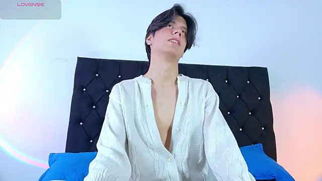 lui x dust online show from July 3, 8:04 pm