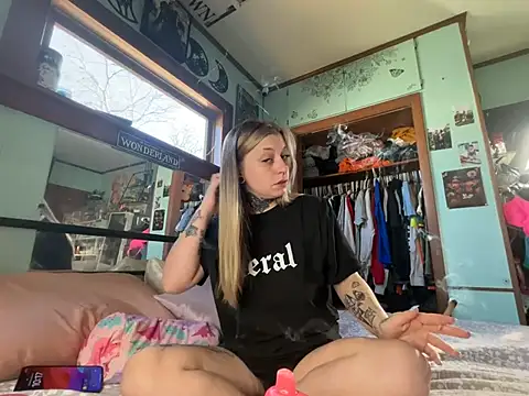 Snapshot of Sarasweets33 chatting on March 14, 3:17 pm Sarasweets33 online show from March 14, 3:17 pm