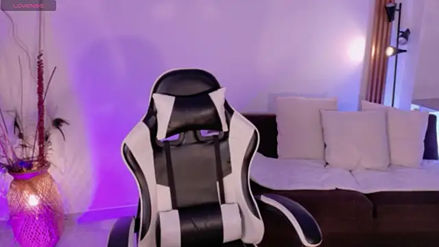 meganlake online show from April 2, 12:36 pm