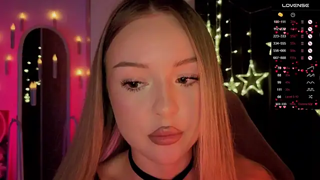 Snapshot of Nestyzz chatting on February 24, 3:26 am Nestyzz online show from February 24, 3:26 am