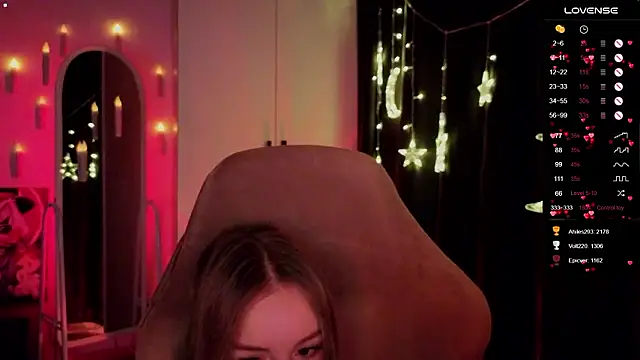 Snapshot of Nestyzz chatting on March 4, 3:45 am Nestyzz online show from March 4, 3:45 am