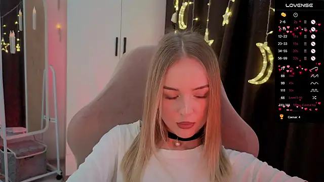 Snapshot of Nestyzz chatting on March 22, 11:02 am Nestyzz online show from March 22, 11:02 am