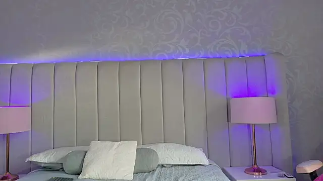 Snapshot of Emily__Stef chatting on June 15, 11:45 am Emily Stef online show from June 15, 11:45 am