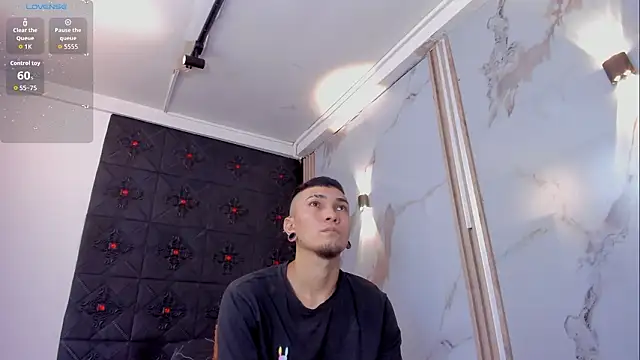 Logan and Reachel online show from March 13, 7:31 pm