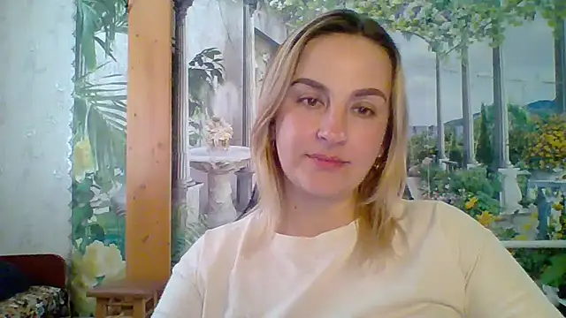 Snapshot of Rinayaii chatting on March 2, 11:28 am Rinayaii online show from March 2, 11:28 am