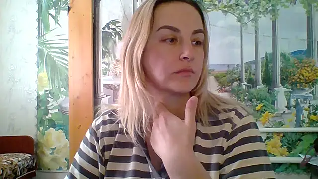 Snapshot of Rinayaii chatting on March 16, 10:08 am Rinayaii online show from March 16, 10:08 am