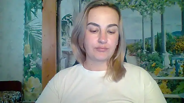 Snapshot of Rinayaii chatting on April 6, 11:11 am Rinayaii online show from April 6, 11:11 am