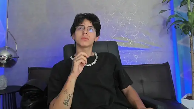 Snapshot of Angel_scott2 chatting on February 22, 11:20 am Angel scott2 online show from February 22, 11:20 am