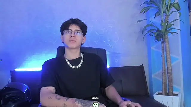 Snapshot of Angel_scott2 chatting on February 24, 11:41 am Angel scott2 online show from February 24, 11:41 am