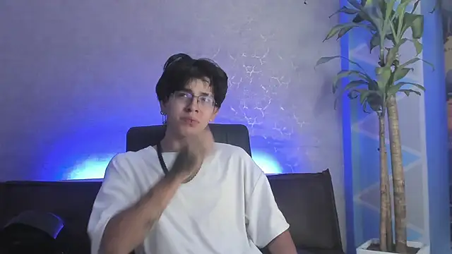 Snapshot of Angel_scott2 chatting on March 1, 11:12 am Angel scott2 online show from March 1, 11:12 am