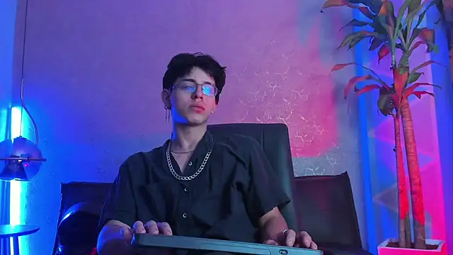 Snapshot of Angel_scott2 chatting on March 3, 11:27 am Angel scott2 online show from March 3, 11:27 am