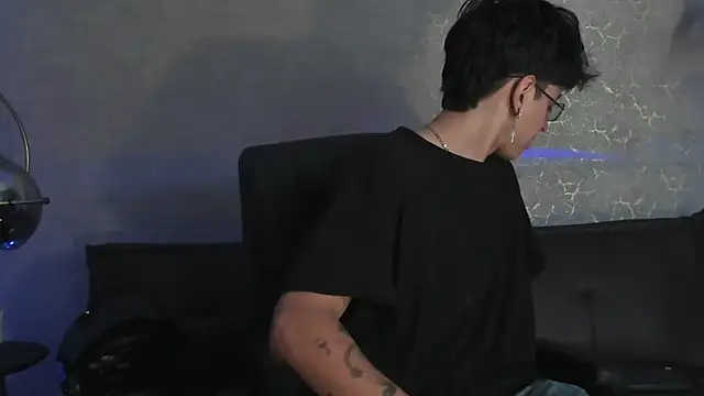 Snapshot of Angel_scott2 chatting on March 7, 11:18 am Angel scott2 online show from March 7, 11:18 am