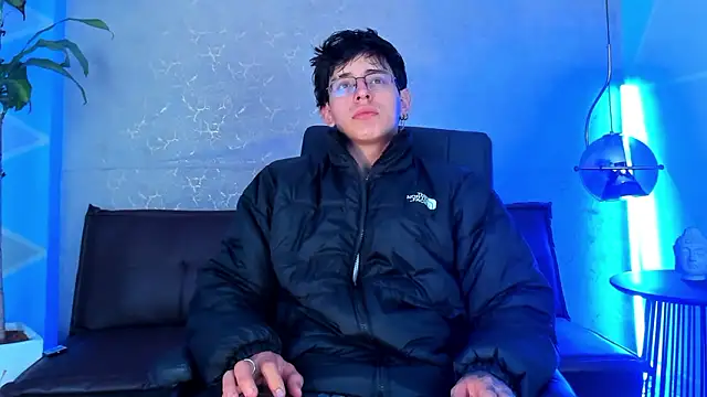 Snapshot of Angel_scott2 chatting on March 8, 11:36 am Angel scott2 online show from March 8, 11:36 am