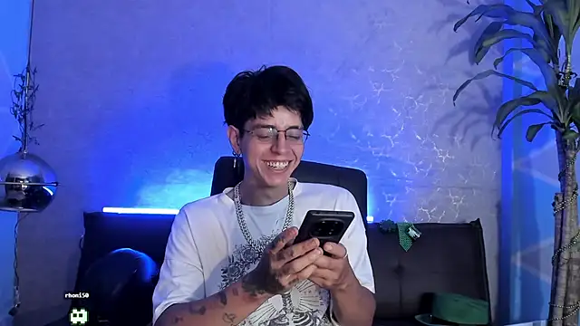 Snapshot of Angel_scott2 chatting on March 16, 11:36 am Angel scott2 online show from March 16, 11:36 am