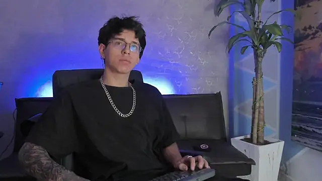 Snapshot of Angel_scott2 chatting on March 19, 11:36 am Angel scott2 online show from March 19, 11:36 am