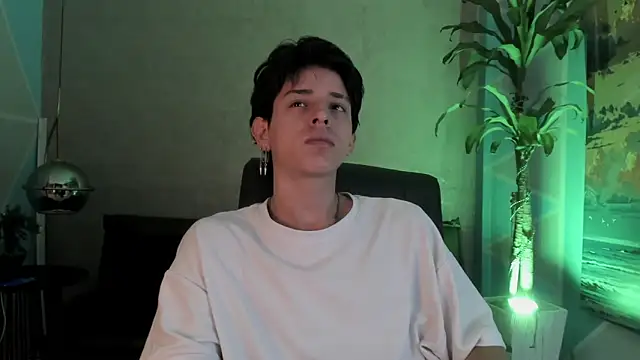 Snapshot of Angel_scott2 chatting on March 31, 11:21 am Angel scott2 online show from March 31, 11:21 am