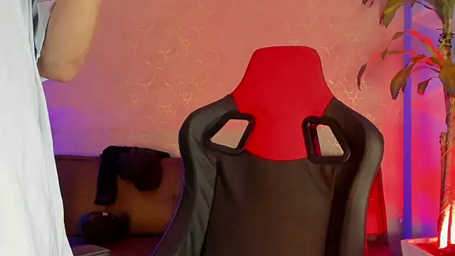 Snapshot of Angel_scott2 chatting on April 6, 11:22 am Angel scott2 online show from April 6, 11:22 am