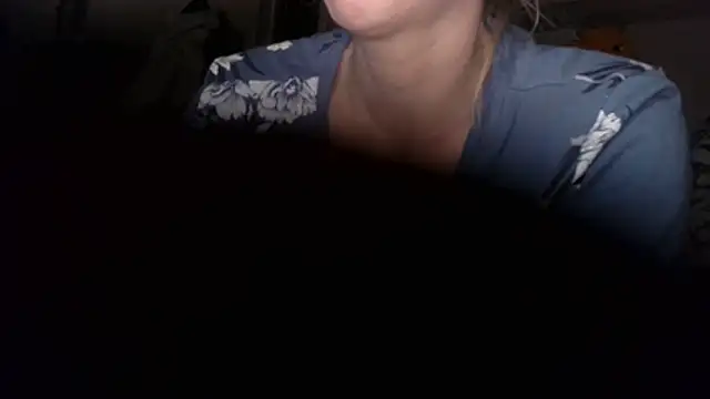 Snapshot of LadySecret_X chatting on March 4, 5:02 am LadySecret X online show from March 4, 5:02 am