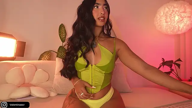 Snapshot of Kali-hill chatting on April 5, 8:33 am Kali-hill online show from April 5, 8:33 am