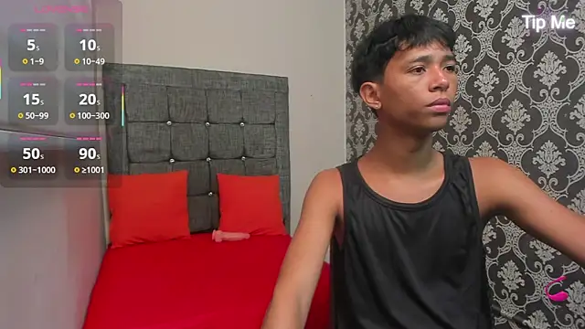 Snapshot of Little_Twink19x chatting on April 24, 7:27 pm Little Twink19x online show from April 24, 7:27 pm