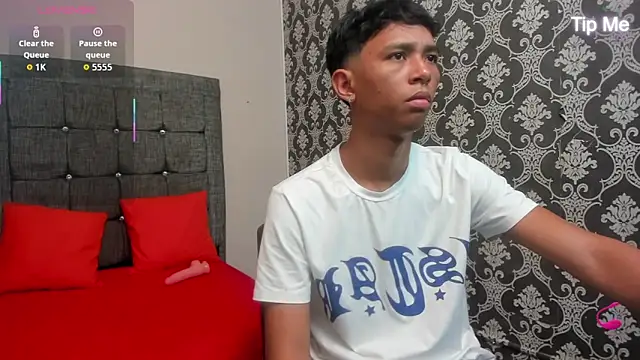 Snapshot of Little_Twink19x chatting on April 27, 7:12 pm Little Twink19x online show from April 27, 7:12 pm